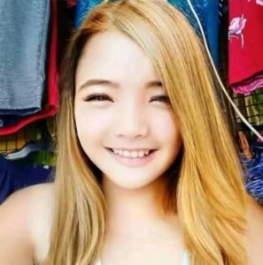 Lisa Mae Abatayo with her long hair.